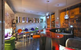 Apostrophe Hotel